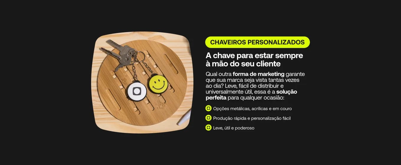 Banner digital com destaque para chaveiros personalizados, fundo gráfico colorido