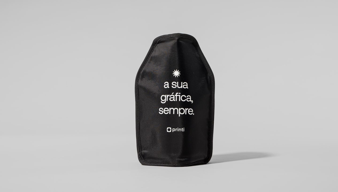 Manga refrigeradora na cor preta com slogan da Printi