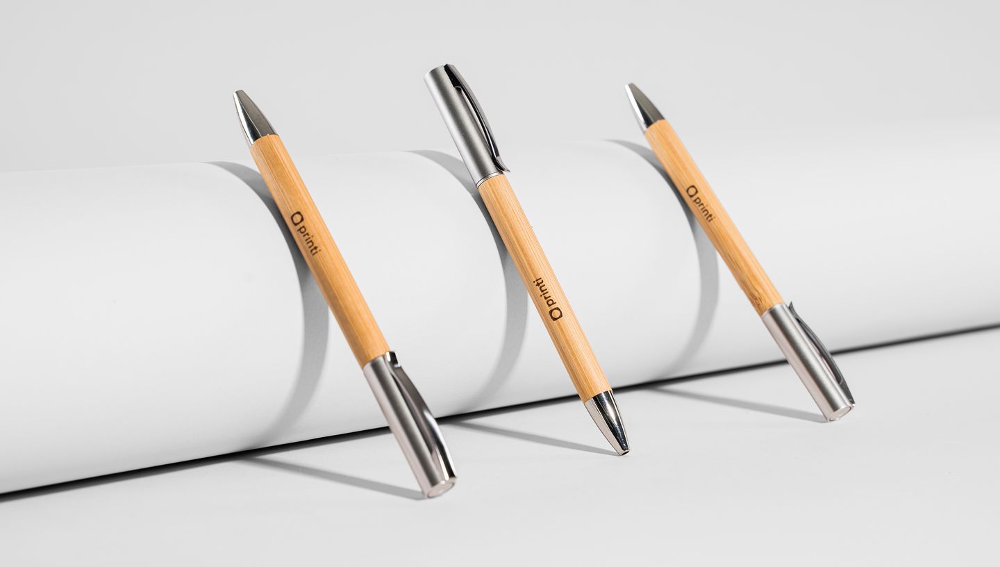 Três canetas em bambu beal personalizadas.