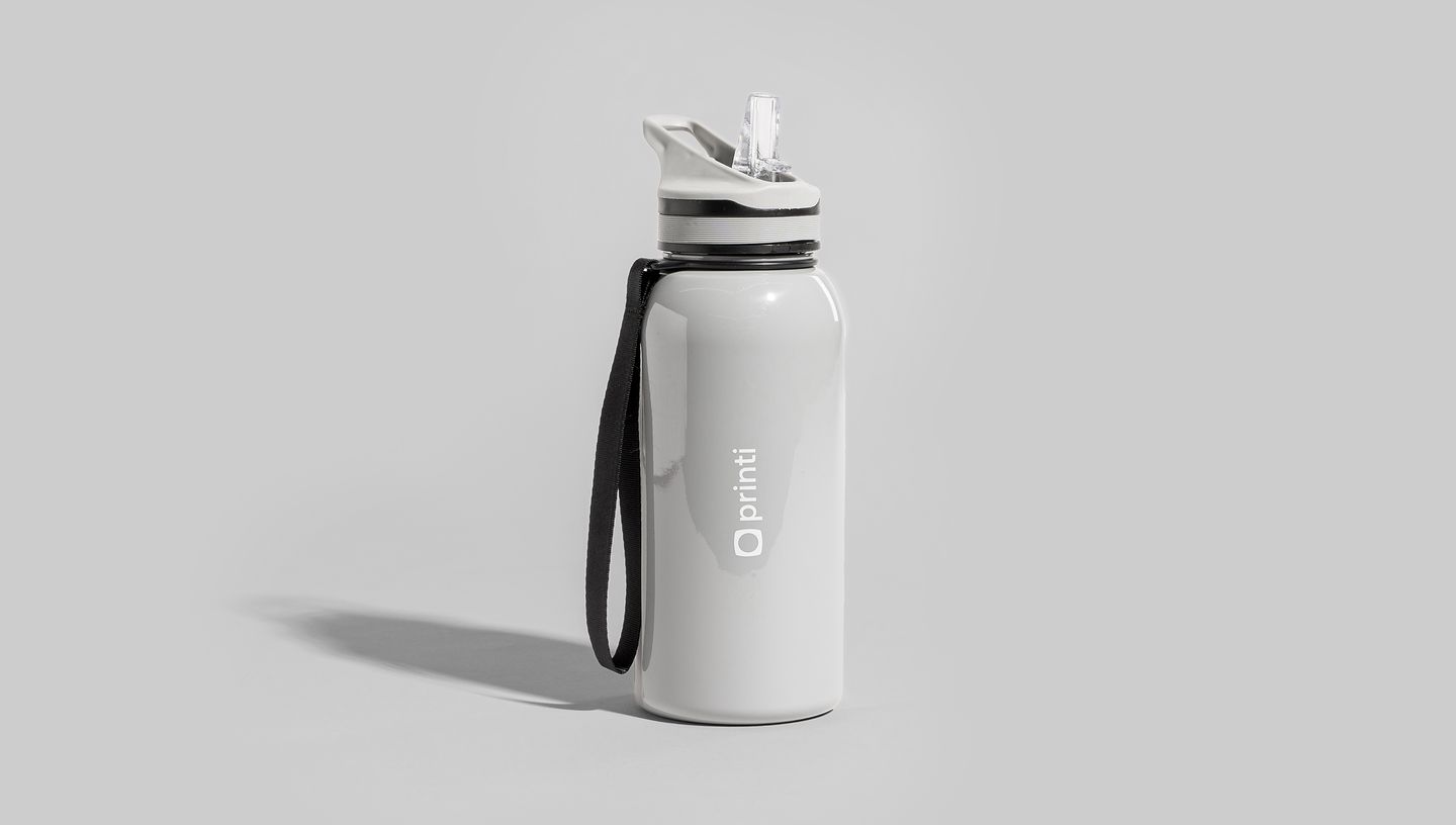 Squeeze esportivo PETG personalizado na cor branca.
