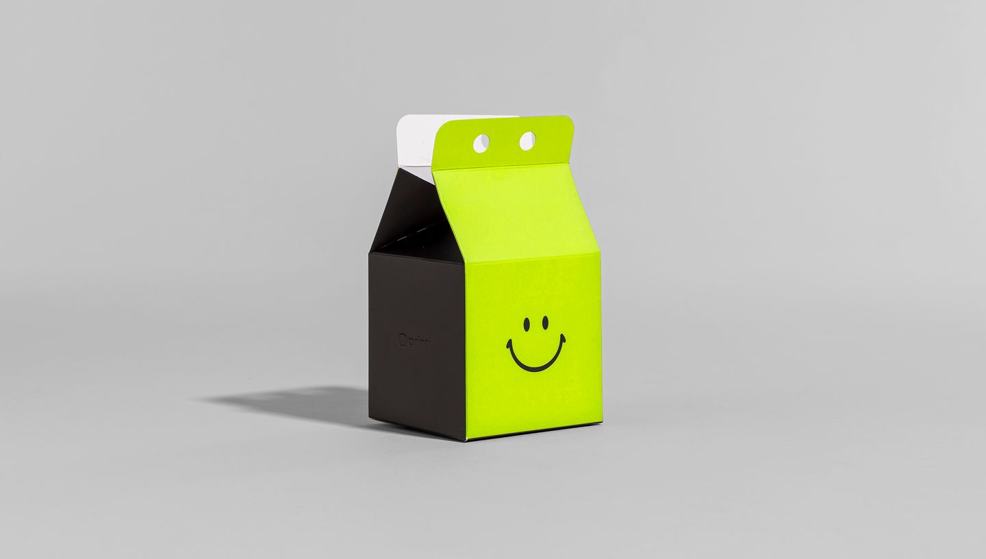 Embalagem milk com smile, na cor verde e preto