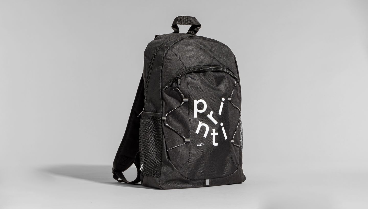 Mochila básica preta