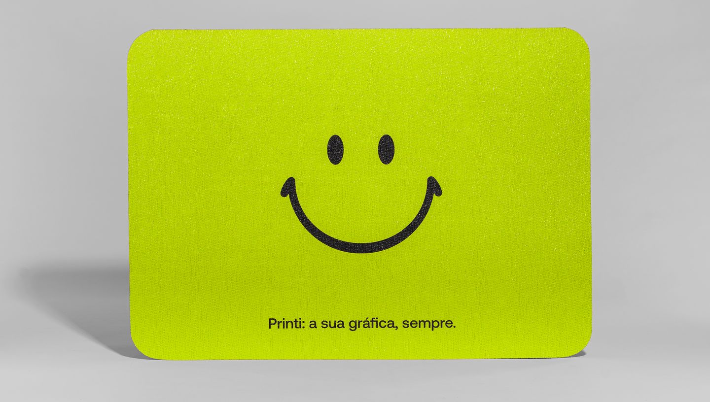 Capacho personalizado na cor verde com slogam da Printi e Smile.