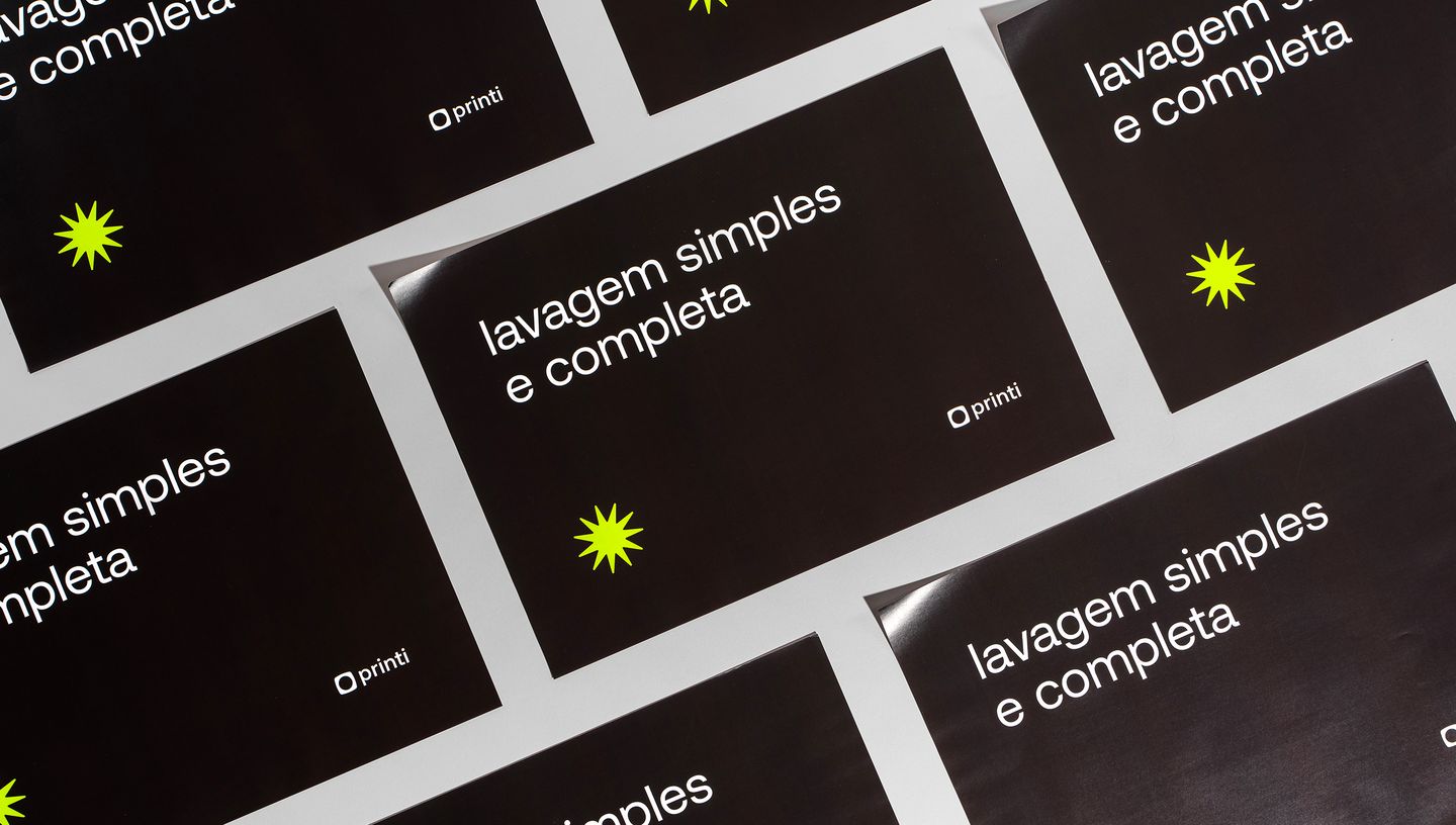 Tapetes de papel personalizados na cor preta.