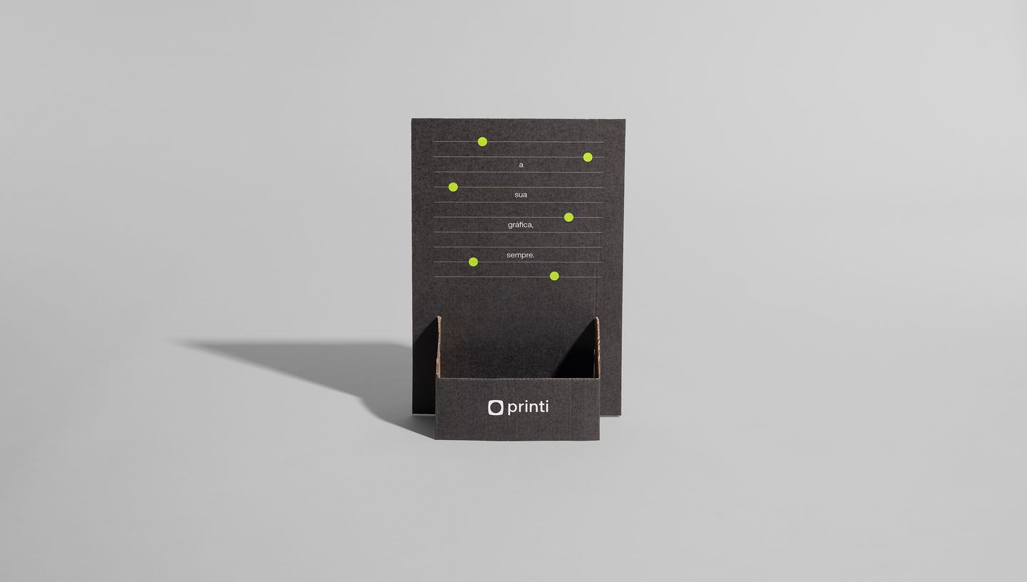 Display take one personalizado na cor preta.
