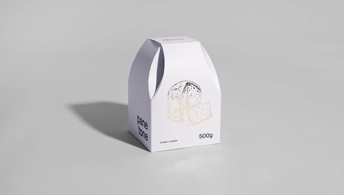Embalagem personalizada para panetone de 500g em caixa branca com alça integrada e ilustração do produto na frente