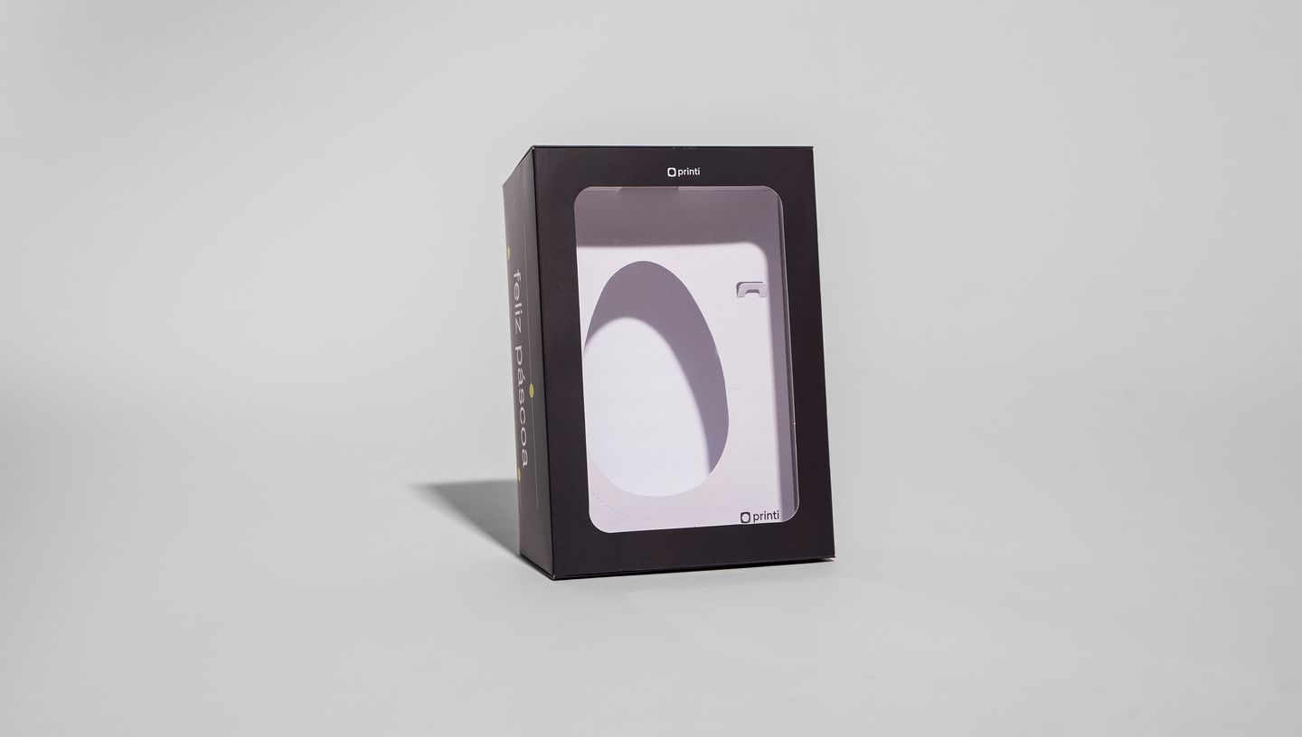 Embalagem para ovo de colher montada com e visor transparente