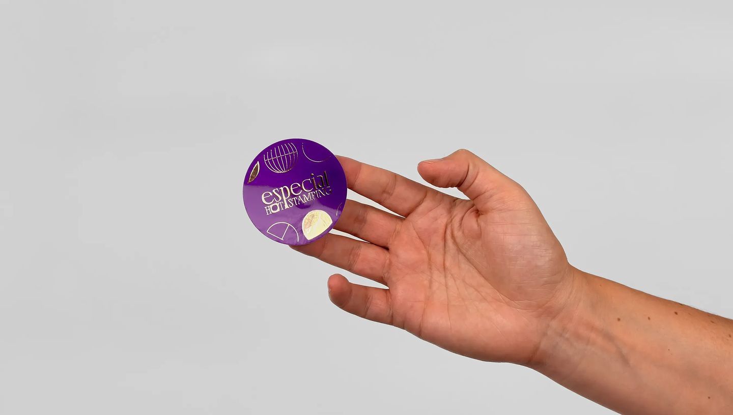 Rótulo personalizado com hot stamping