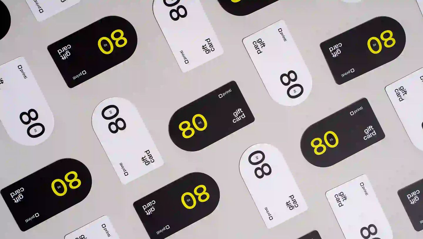 Vale presente personalizado estilo gift card com design moderno em preto, branco e amarelo.