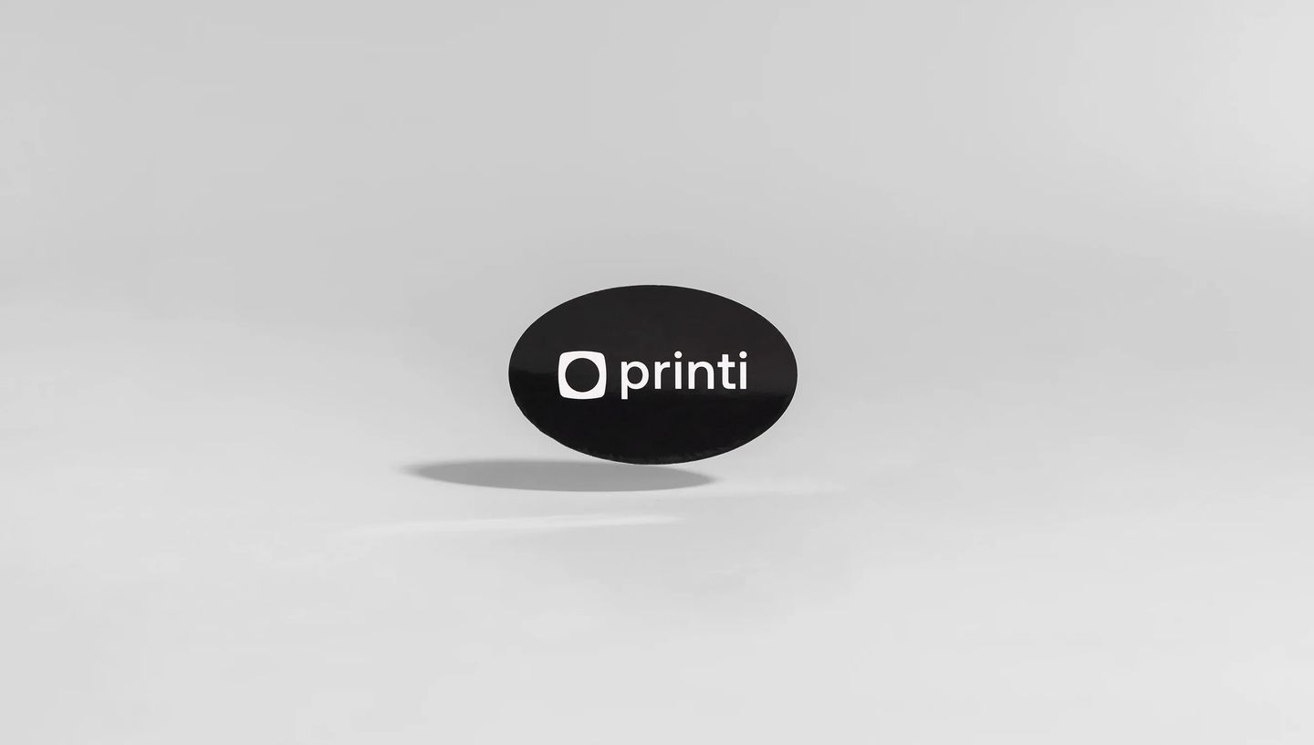 Adesivos personalizados em verniz
