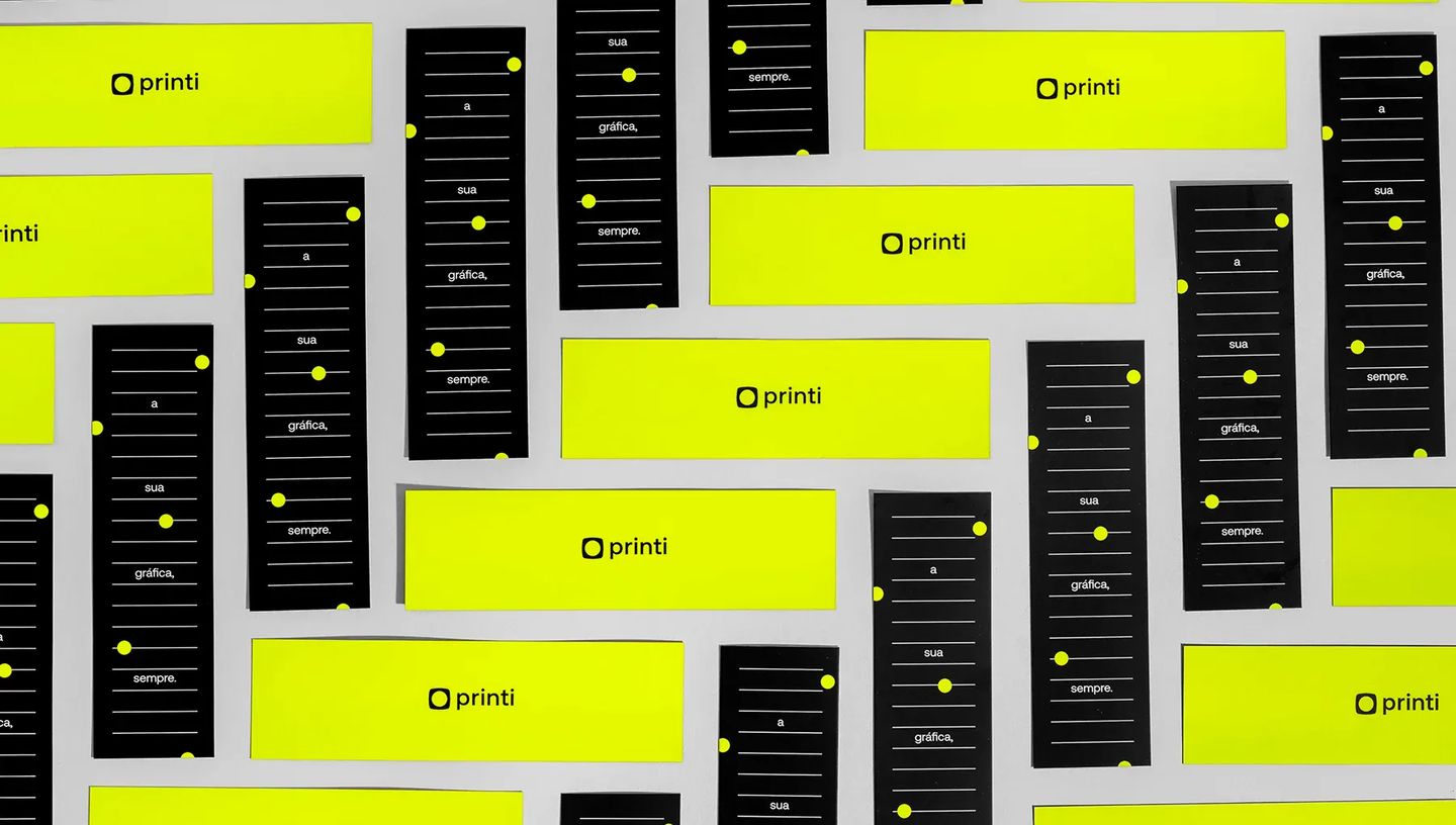 Diversos marca-páginas personalizados alternando entre verde limão neon e preto com a frase "a sua gráfica, sempre"