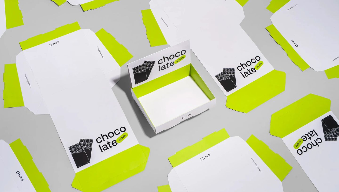 Embalagem display aberta com acesso frontal, em fundo branco para destaque do formato