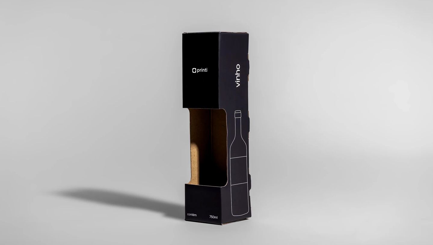 Caixa rígida personalizada para vinho com acabamento premium, fundo branco