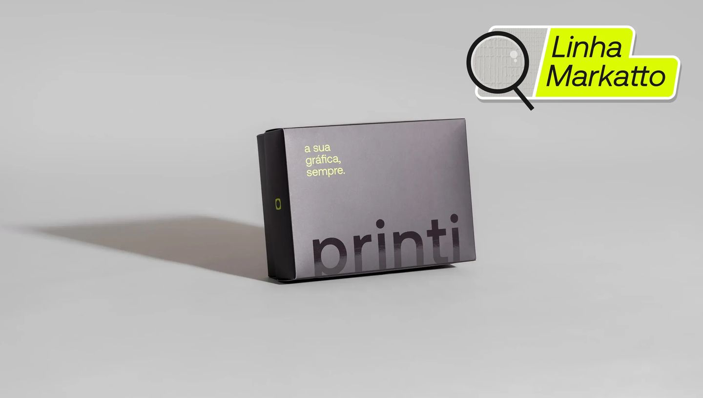 Embalagem personalizada da linha Markatto da Printi, modelo tampa e fundo em papel premium texturizado, com acabamento sofisticado e impressão da marca Printi, ideal para embalagens de produtos, kits corporativos, brindes premium e apresentação elegante d