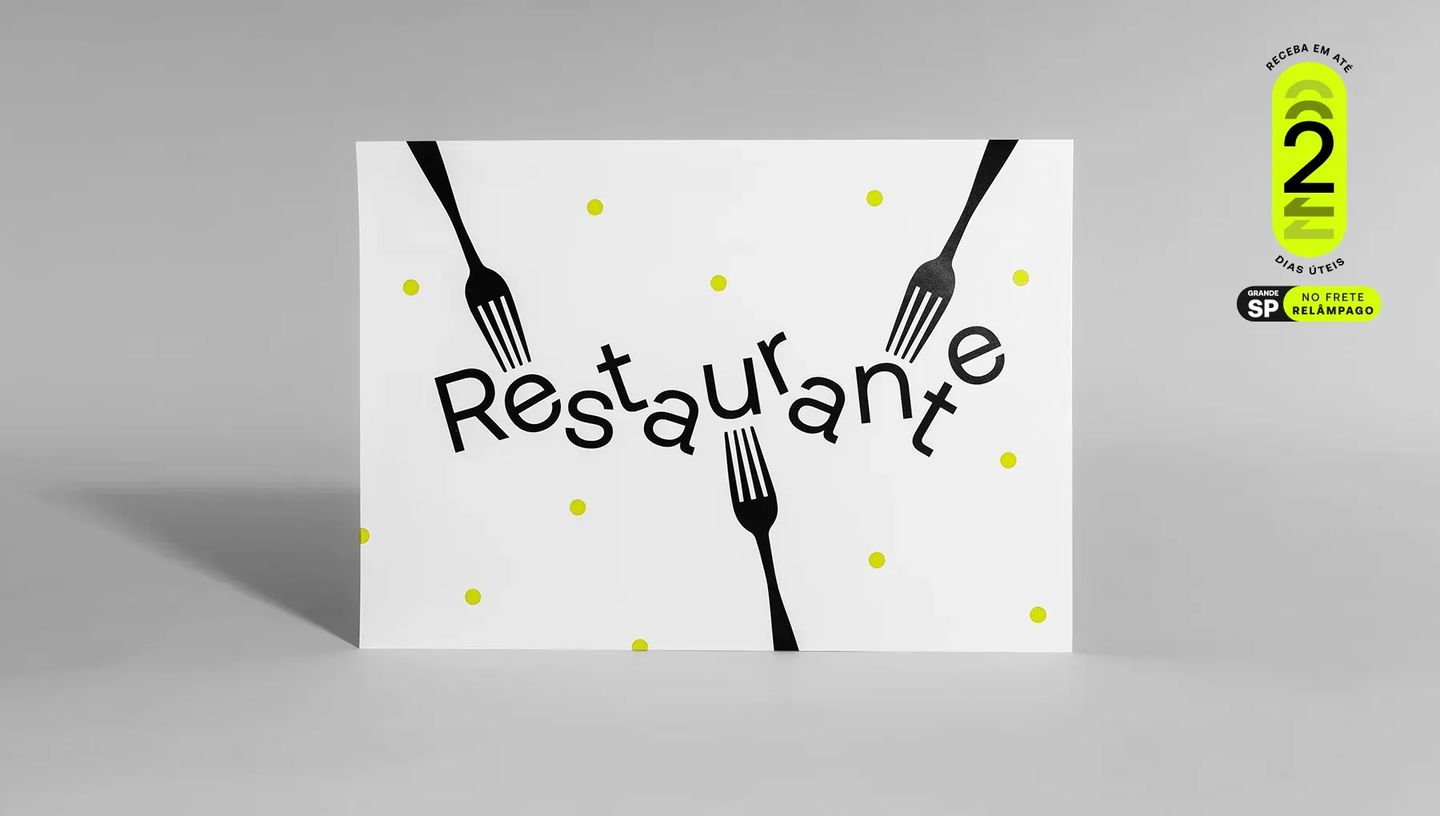 Papel bandeja personalizado com a palavra "Restaurante" em arco e ícones de garfos pretos sobre fundo branco com detalhes em verde e com selo de entrega em até 2 dias úteis.
