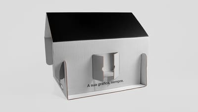 Casinha para gato personalizada nas cores preto e branco com slogan da Printi.