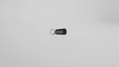 Chaveiro de metal e couro sintético