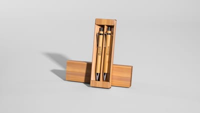 Conjunto de Caneta e Lapiseira em Bambu acomodado em estojo de madeira ecológica