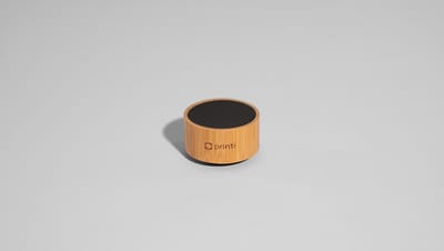 Caixa de som em bambu personalizada.