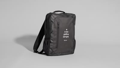 Mochila Notebook 15.6 Bangkok preta em fundo cinza