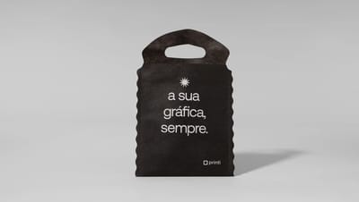 Lixeira para carro na cor preta com slogan da Printi