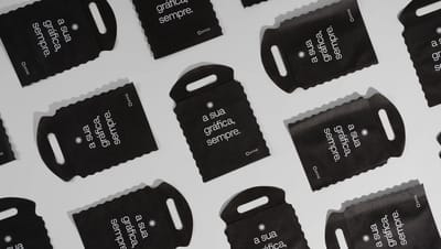 Lixeira para carro na cor preta com slogan da Printi