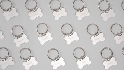 Pingente para pet personalizado na cor branca.