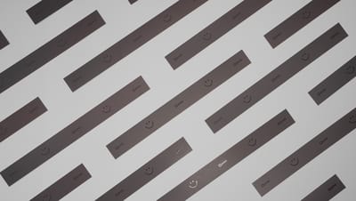 Faixa de gôndola personalizada com logo da Printi e smile