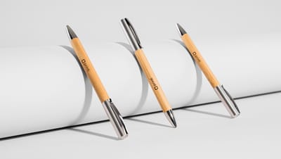 Três canetas em bambu beal personalizadas.