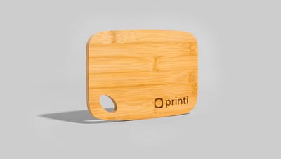 Tábua de bambu personalizada com logo da Printi gravado a laser