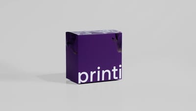 Embalagem padrão personalizada na cor roxa com logo da Printi