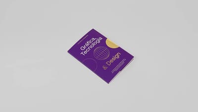 Livreto impresso personalizado com capa roxa e design editorial moderno.