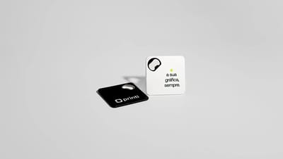 Porta copo com abridor integrado
