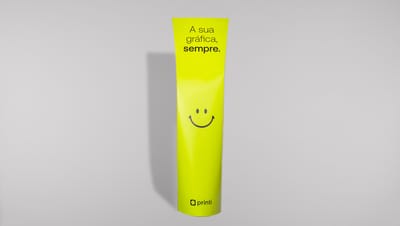 Totem banana com smile na cor verde-limão com fundo cinza
