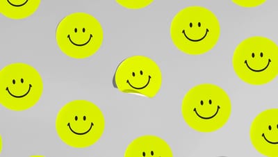 Adesivos personalizados em verniz