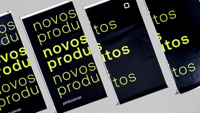 Adesivos grandes personalizados na cor preta com informações na cor verde neon