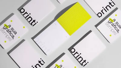 Vista superior de diversos exemplares de Bloco de Notas com Capa Blocado com design moderno em branco e verde limão.