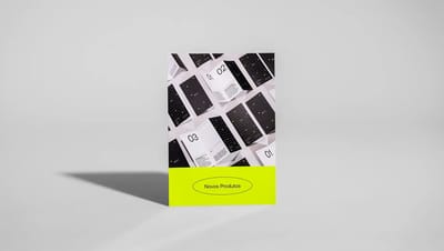 Flyer personalizado com design moderno em verde neon e preto, posicionado na vertical em um fundo cinza