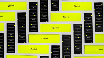 Diversos marca-páginas personalizados alternando entre verde limão neon e preto com a frase "a sua gráfica, sempre"