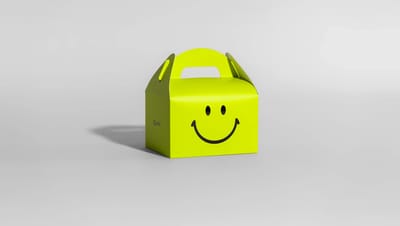 Caixa com alça personalizada, estrutura rígida, em fundo branco e perspectiva frontal