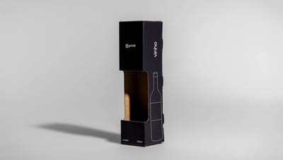 Caixa rígida personalizada para vinho com acabamento premium, fundo branco