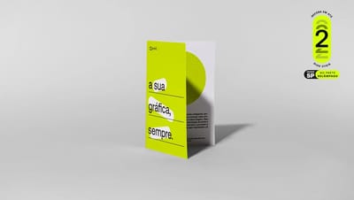 Folder institucional da Printi com 1 dobra em verde neon e branco, exibindo selo de entrega rápida em até 2 dias úteis para São Paulo.