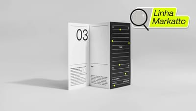Folder 2 dobras personalizado aberto, mostrando divisões internas, fundo branco