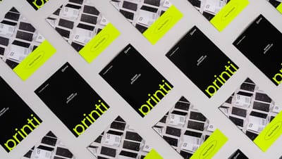 Flyer em verniz personalizado nas cores preto e verde.