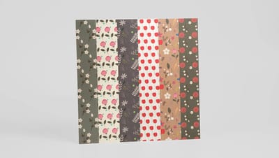 Papel Scrapbook personalizado com seis diferentes padrões florais e botânicos em listras verticais, apresentando cores suaves e layout criativo.