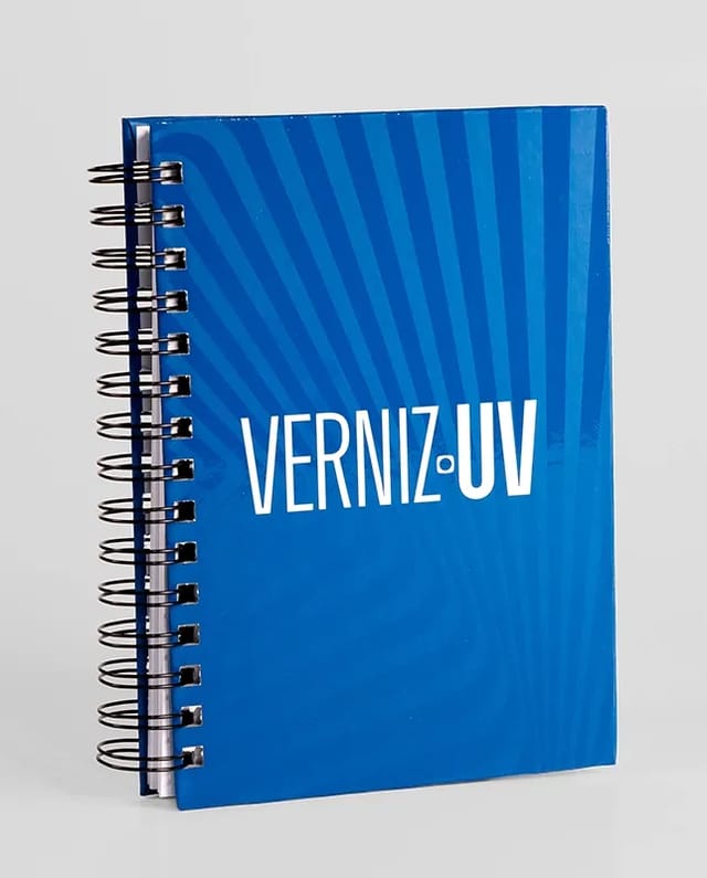 Agenda Permanente com cobertura especial de toque de verniz que transmite profissionalismo com brilho.