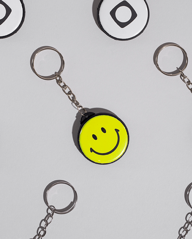Produza um botton personalizado para divulgar sua marca, presentear clientes, promover uma festa ou proporcionar uma lembrança da sua festa para os convidados.