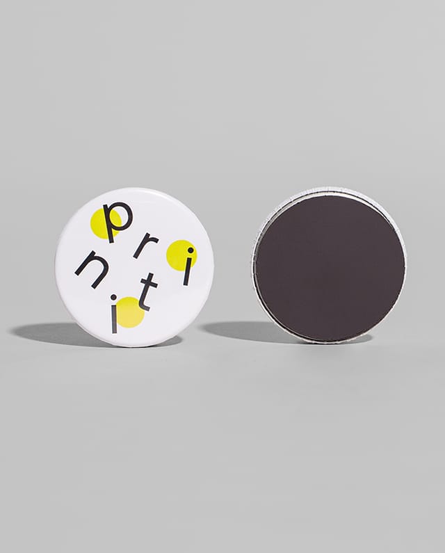 Botton Imã Personalizado em metal, perfeito para divulgar marcas, festas e eventos. Versátil e atrativo, é uma excelente opção de brinde ou lembrança para encantar seus convidados.
