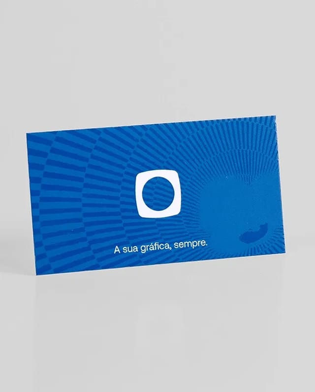 Crie seu cartão de visita com verniz e destaque sua marca com um acabamento sofisticado. Imprima com a qualidade da Printi.