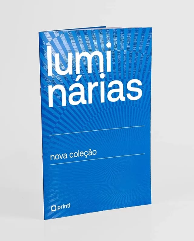 Catálogo com acabamento em verniz com qualidade e sofisticação. Personalize com sua identidade visual e encante nos mínimos detalhes.